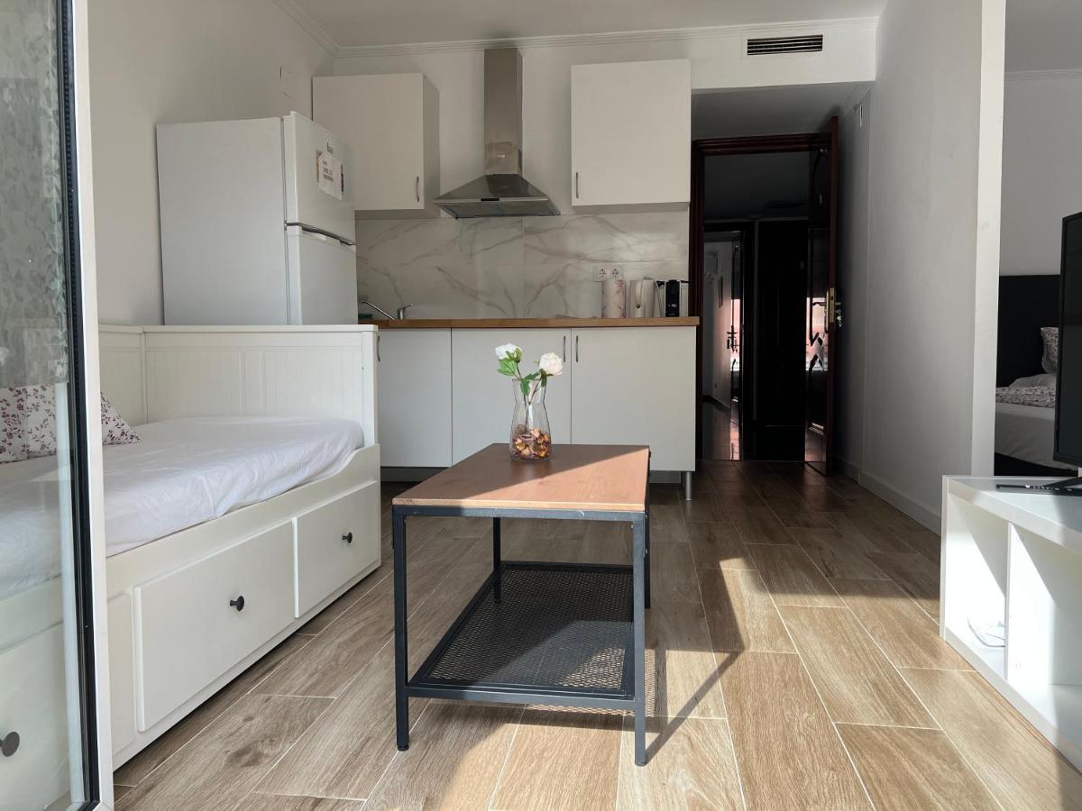 Luna L'Hospitalet de Llobregat Exterior photo