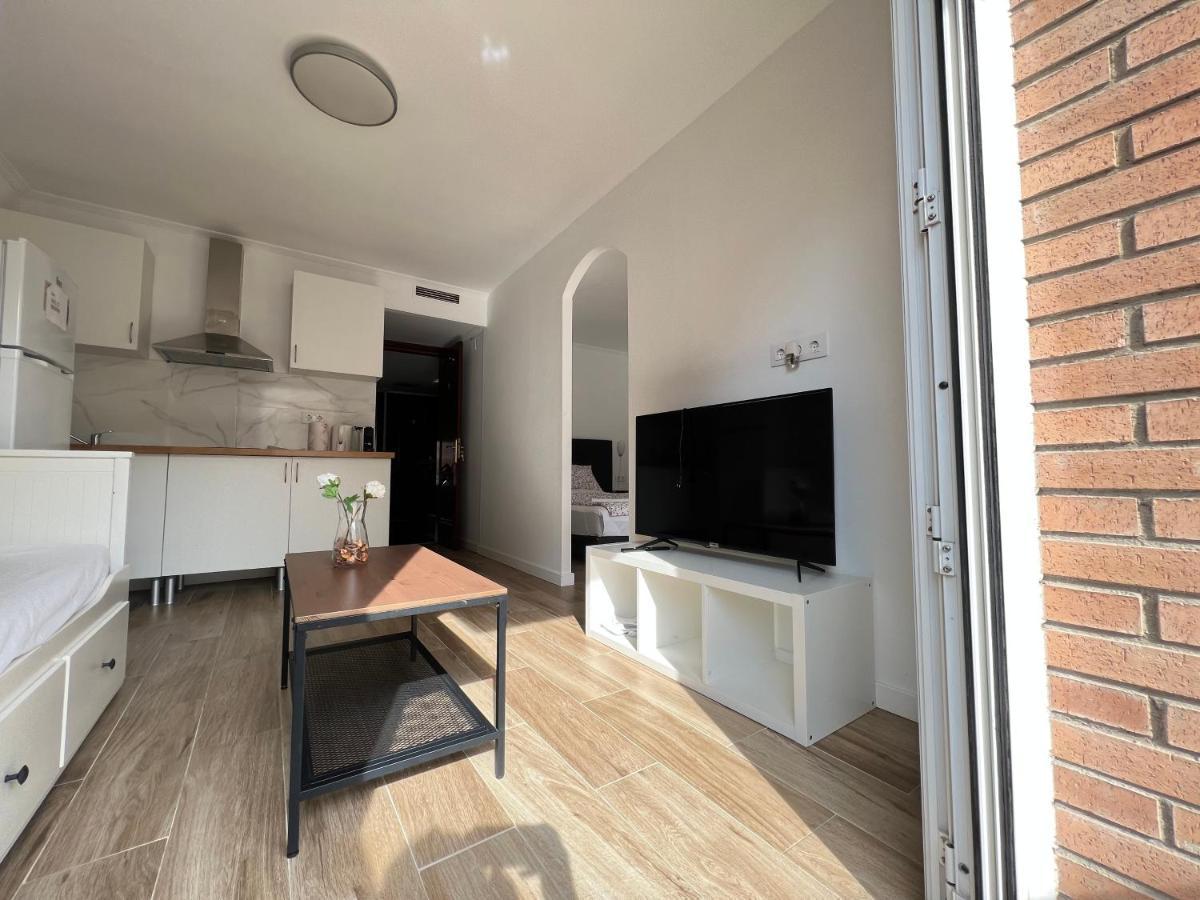 Luna L'Hospitalet de Llobregat Exterior photo